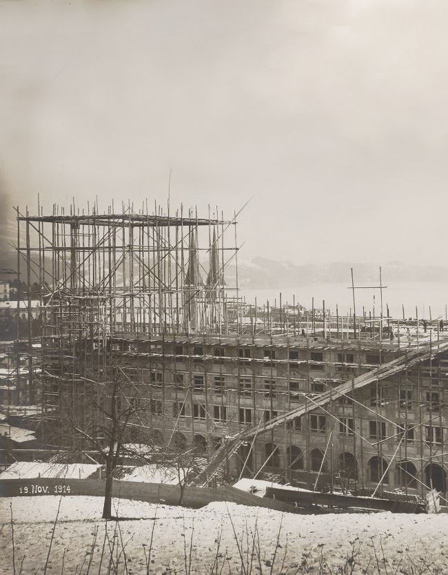 Bauphase mit Hofkirche im Hintergrund.JPG