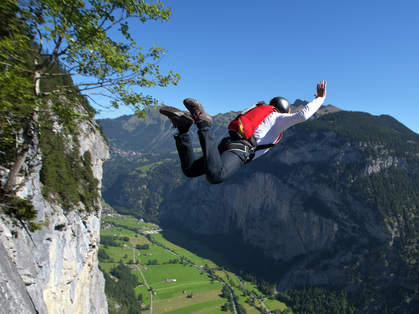 Gefährliche Sportarten und Versicherungsleistungen