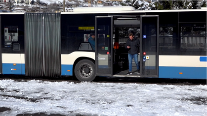 Video Attenzione: rischio scivolamento!