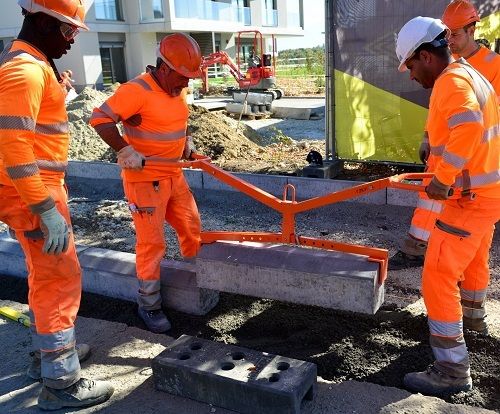 Équipements de levage pour manutention de bordures