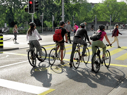 Zona di attesa per ciclisti: più sicurezza agli incroci