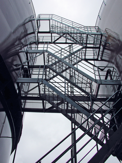 Altezza corretta dei parapetti come protezione contro le cadute dall’alto